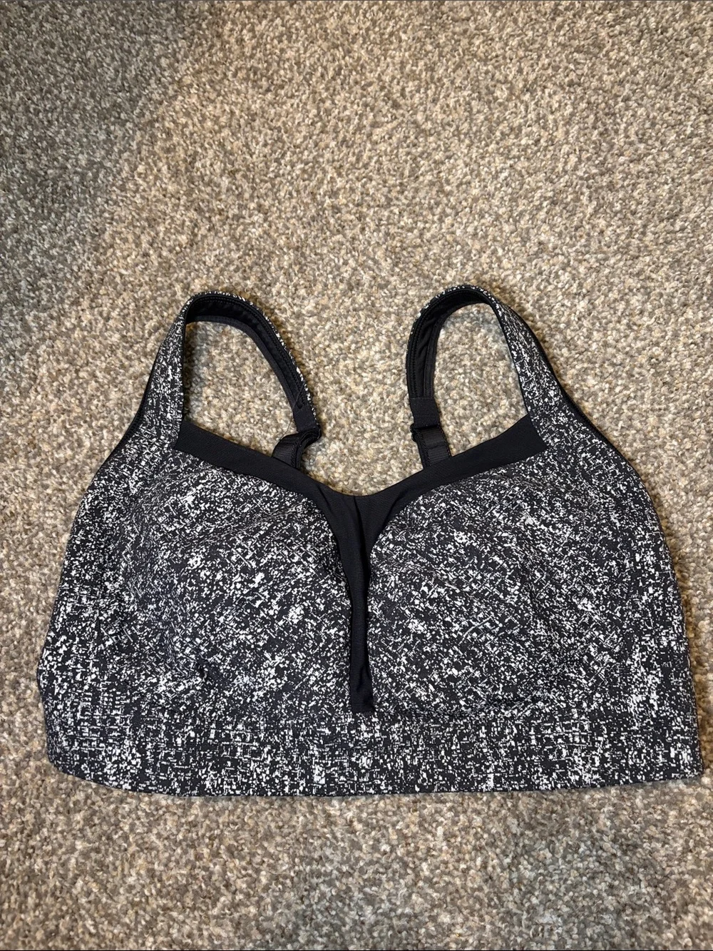 Lululemon Ta Ta Tamer Sports Bra Sz 34DD Black convertible thick padded straps